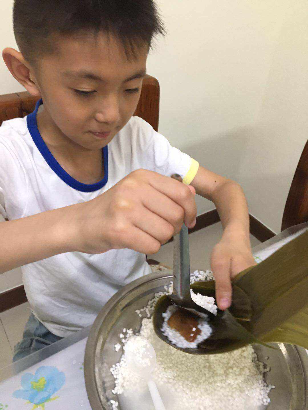 端午节包粽子的由来(端午节包粽子的由来和寓意)