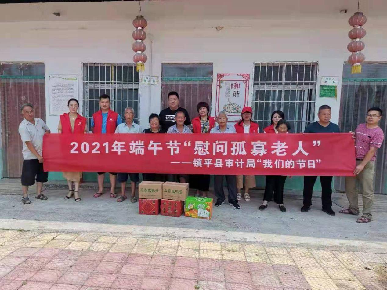端午节包粽子慰问困难群众