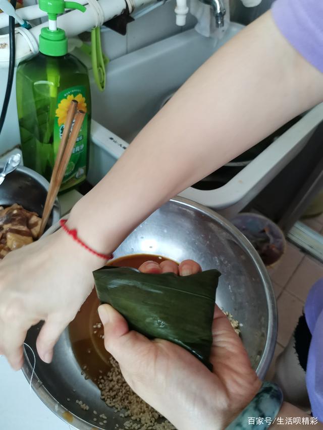 端午节包粽子做香囊活动简报
