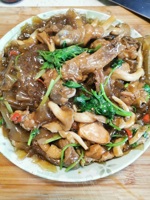 蘑菇粉皮鸡的做法