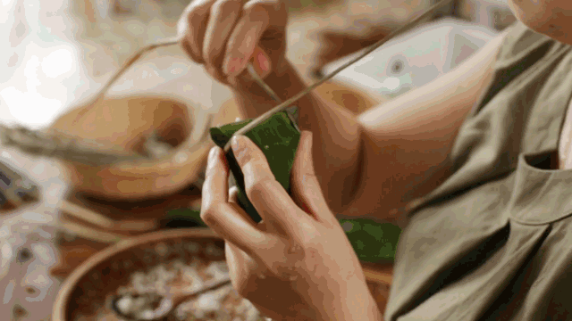 端午节包粽子的由来100字