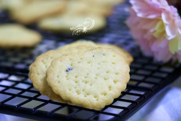 糕点和饼干谁的热量高?