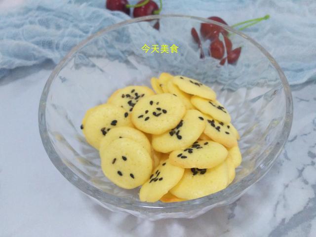 饼干很脆的脆
