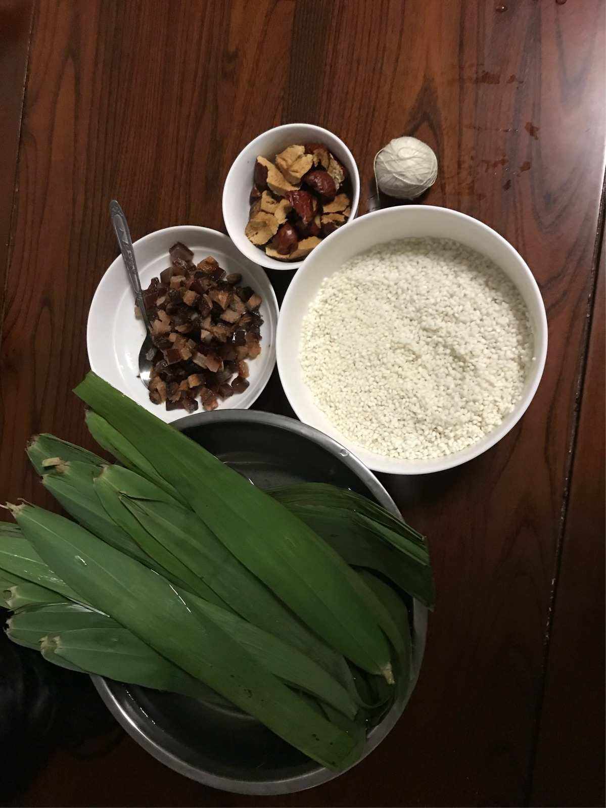 在端午节吃粽子前怎么说