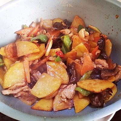 红烧土豆烧肉的做法