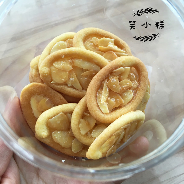 脆脆的饼干拼音